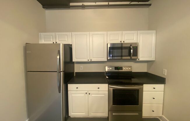 Beautifully Updated 2 Bedroom, Close to Campus!