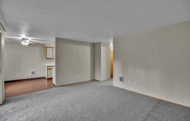 2 beds, 2 baths, 950 sqft, $1,295, Unit 340-18