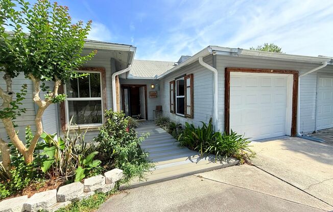 Spacious 2BR Duplex – Prime Location!