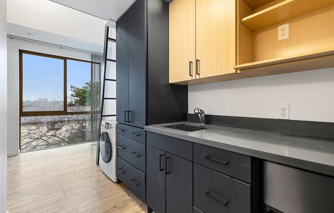 Studio, 1 bath, 270 sqft, $1,350, Unit 408