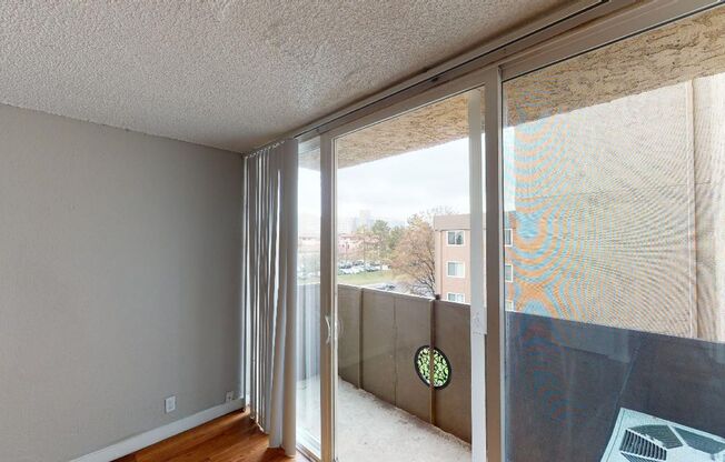 Studio, 1 bath, 304 sqft, $795, Unit 1945 Peoria St #308