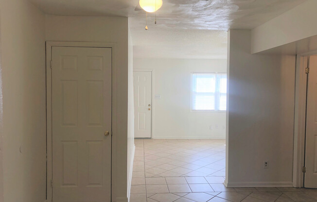 4 beds, 1.5 baths, 1,188 sqft, $1,072, Unit 1210