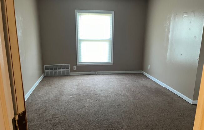 3 beds, 1 bath, $1,200