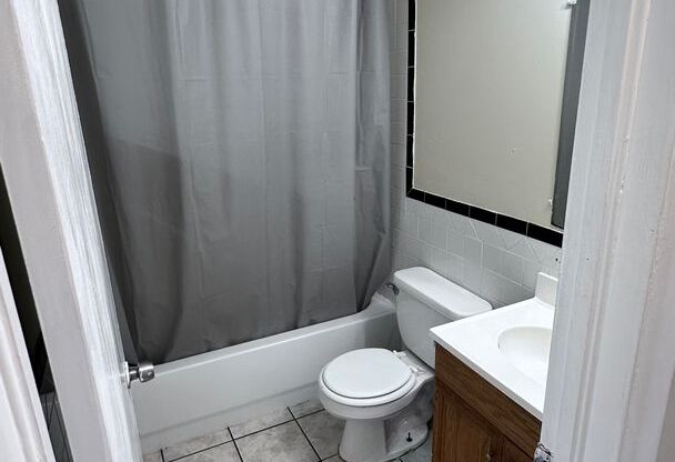 2 beds, 1 bath, $1,200, Unit Apt 2