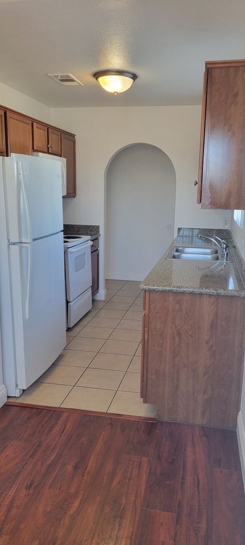 2 beds, 2 baths, $1,350, Unit # 203