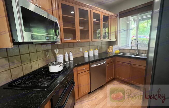 Stylish Townhome in Issaquah Highlands | Mountain Views & Walkable Living