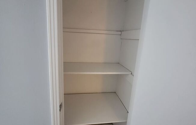 3 beds, 2 baths, 1,189 sqft, $1,200, Unit G7