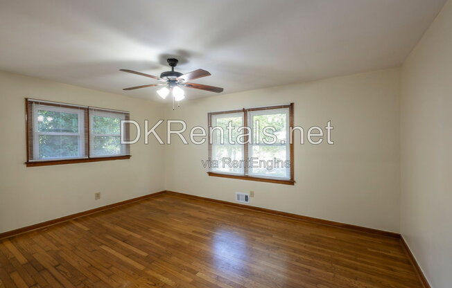3 beds, 2 baths, 1,160 sqft, $1,900