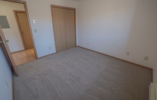 2 beds, 1 bath, 850 sqft, $750, Unit 4404-106