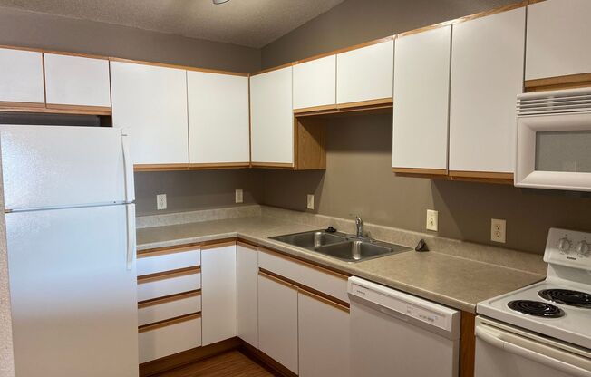 2 beds, 1 bath, 825 sqft, $1,005, Unit 321S