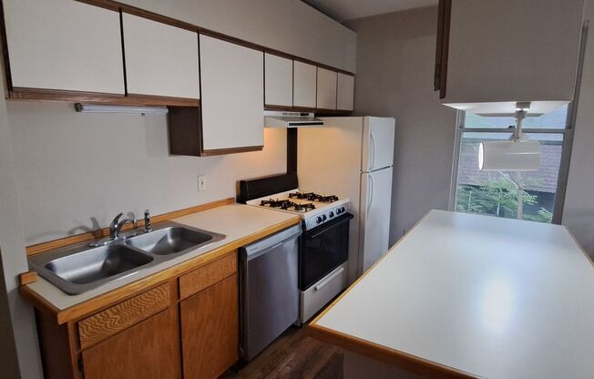 2 beds, 1 bath, 700 sqft, $1,995, Unit #2