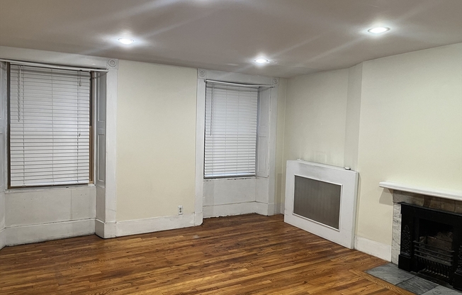 1 bed, 1 bath, 409 sqft, $2,300, Unit 8