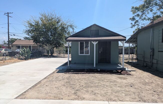 Cozy 1-Bed Home – Fenced Yard, Washer Hookups & More!