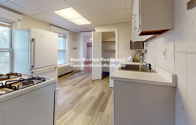 22 LYLE ST