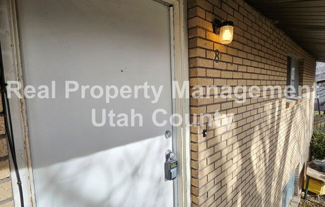 2 beds, 1 bath, 846 sqft, $1,100, Unit #8