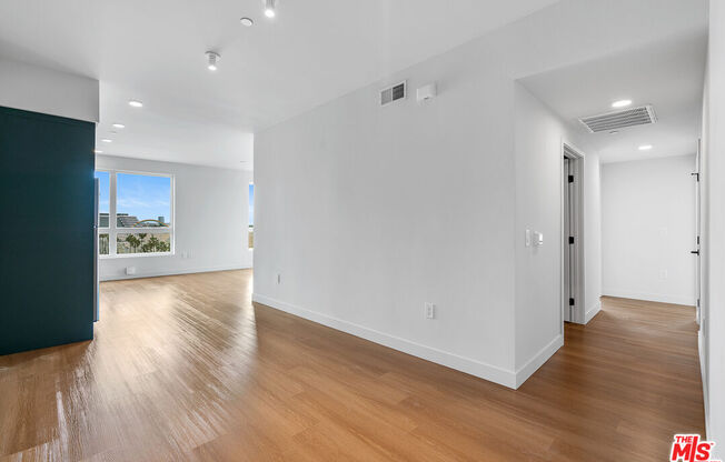 2 beds, 2 baths, 990 sqft, $4,795, Unit 509