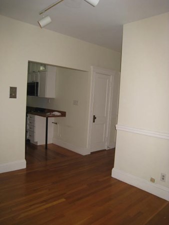 1 bed, 1 bath, 597 sqft, $2,800, Unit 32