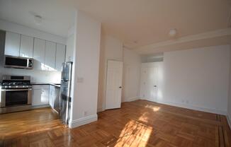 Studio, 1 bath, 425 sqft, $2,400, Unit 2