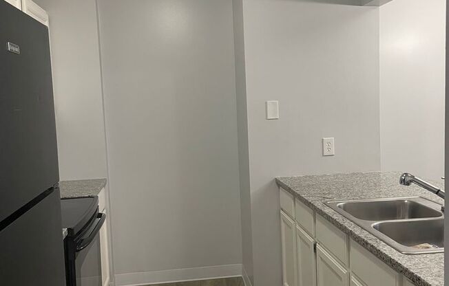 1 bed, 1 bath, $895, Unit 906