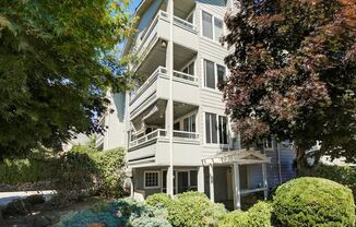 Must See Ballard Condo!!!
