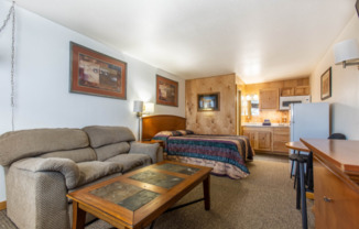 102 N Maple Ave