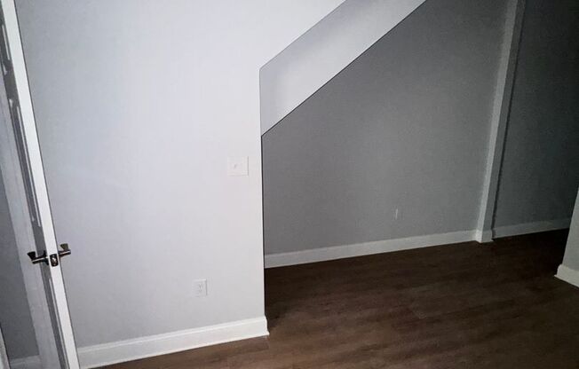 2 beds, 1 bath, $1,500, Unit Apt 827-2