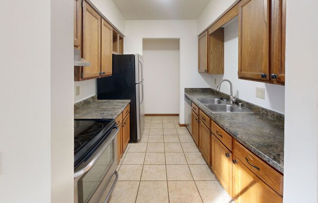 2 beds, 1 bath, 1,050 sqft, $1,655, Unit 7722CE