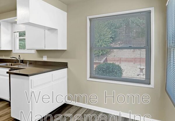 1228 SANDELIN DR