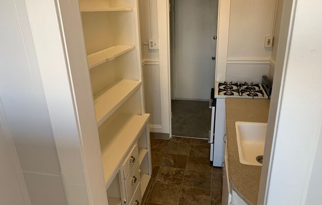 Studio, 1 bath, 500 sqft, $1,025, Unit 305