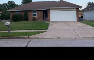 3 Bed 2 Bath 2 Car Garage Home in NIXA!!!