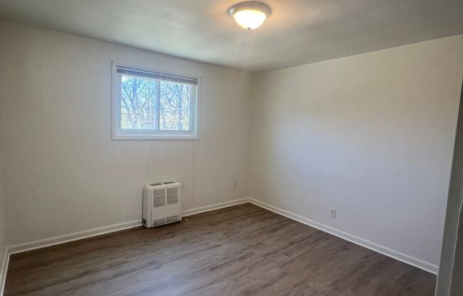 2 beds, 1 bath, $1,295, Unit Unit 1325A