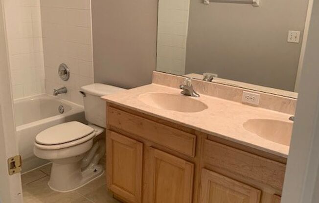 Beautiful 4/2 home in Lovely Venetian Bay Gated Community