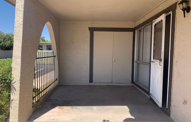 Cute townhome available in Mesa