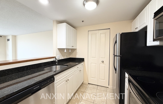 2 beds, 2 baths, 986 sqft, $3,700, Unit 1305
