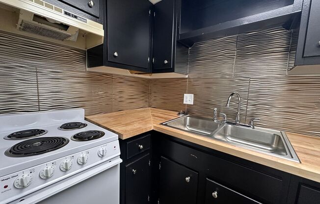 Studio, 1 bath, 400 sqft, $700, Unit 815