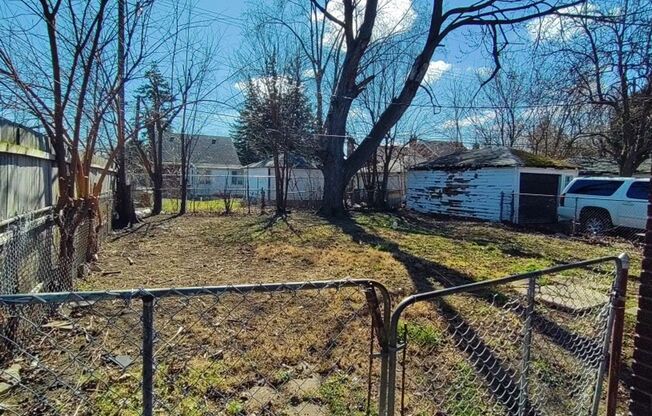 3 bedroom 1 bath bungalow now available! - $1,049/mo
