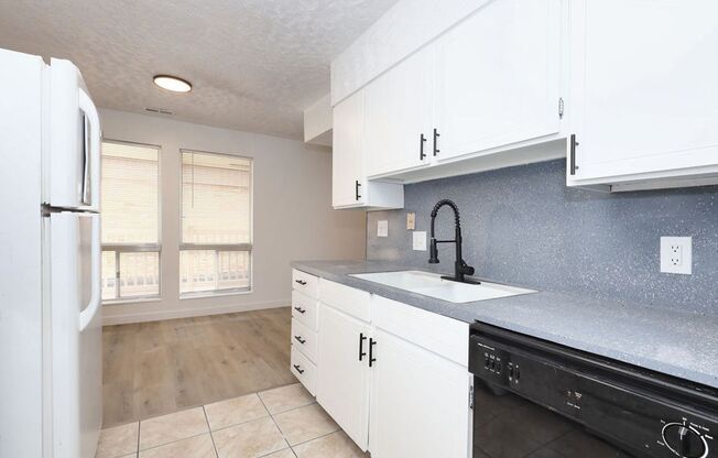 1 bed, 1 bath, 720 sqft, $1,095, Unit UNIT 12