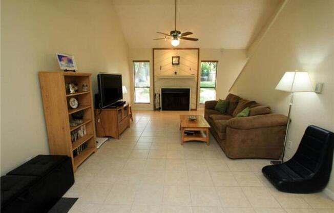 8113 BAYWOOD DR