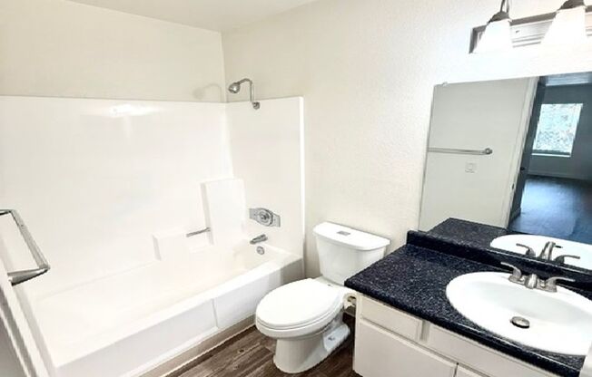 2 beds, 1 bath, 950 sqft, $2,300