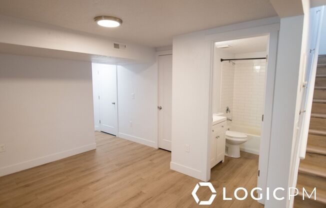 2 beds, 1 bath, 998 sqft, $1,350