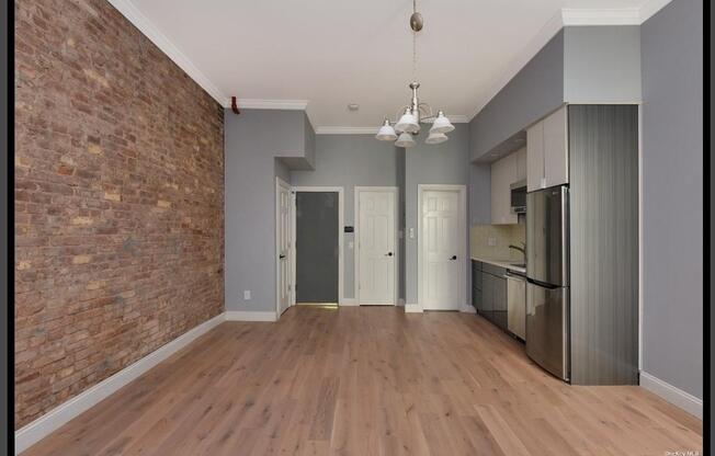 1598 LEXINGTON AVE