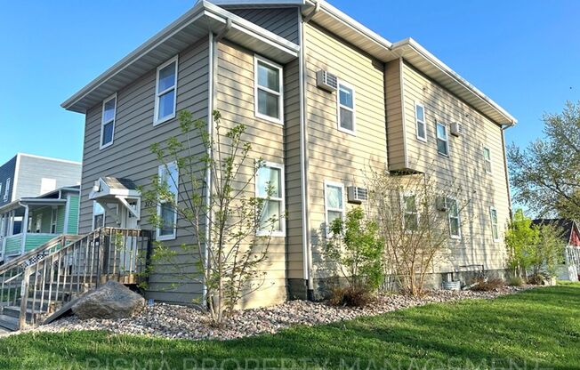 Downtown Living! 1 BD, 1 BA In the Heart of the City! Heat Paid!
