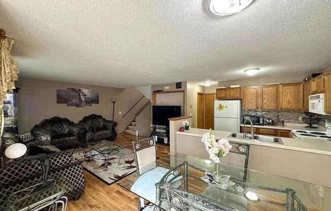 awesome 2 bedroom townhouse in blaine!