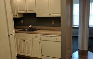 3 beds, 1 bath, $1,950, Unit 3