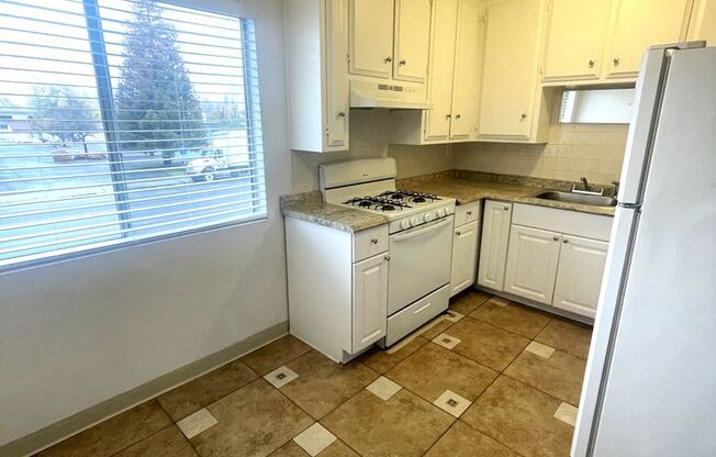 2 beds, 1 bath, $1,195, Unit 811 Taylor Street #8