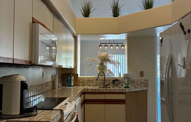 Beautiful La Jolla Condo – Fully Furnished – $350 Off 1st Month!