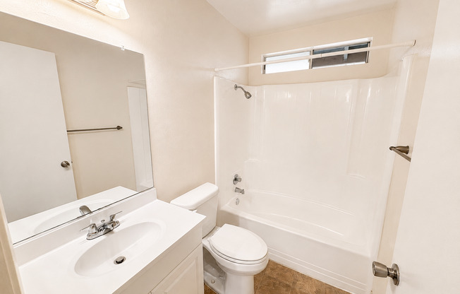 1 bed, 1 bath, 630 sqft, $2,035, Unit 18