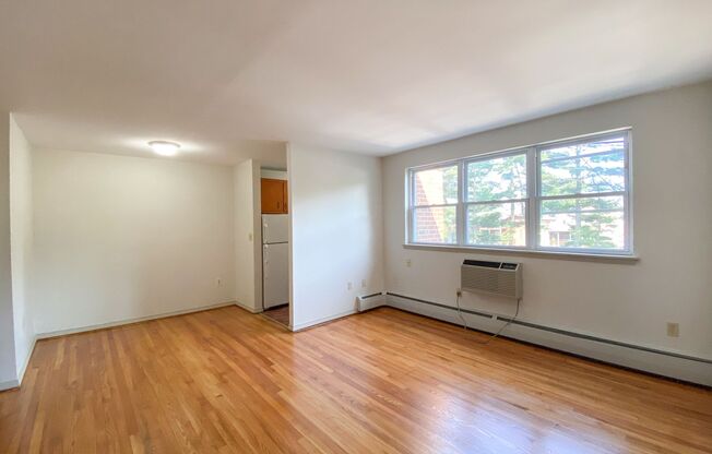 1 bed, 1 bath, 600 sqft, $1,300, Unit C4