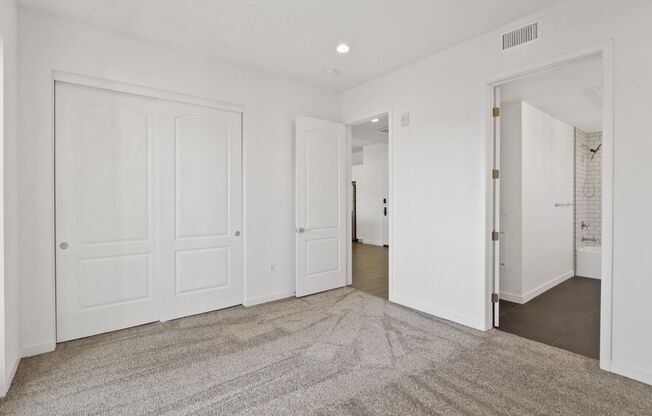 1 bed, 2 baths, 748 sqft, $5,100, Unit #101