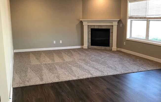 Awesome woodbury townhouse available!